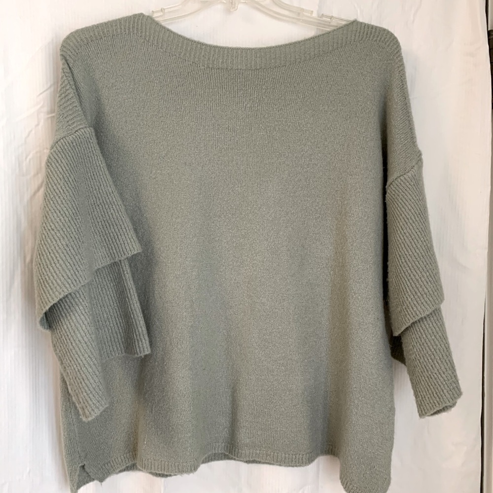 Wishlist M/L boxy sweater with ruffle detail on sleeve. Mint green.